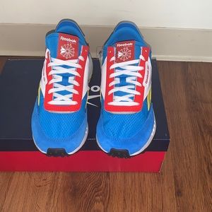 Reebok classic running sneakers